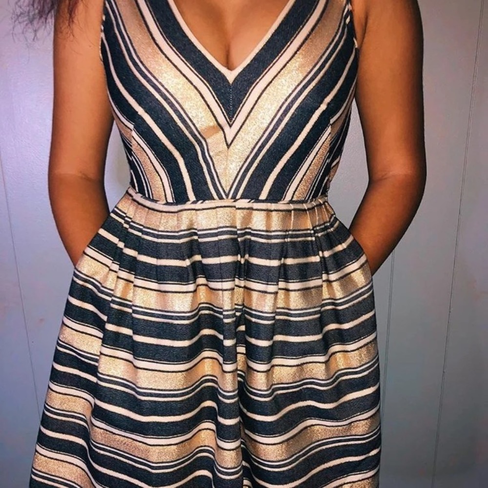 DRESS (NOT A STAIN ON FRONT, JUST A SHADOW)